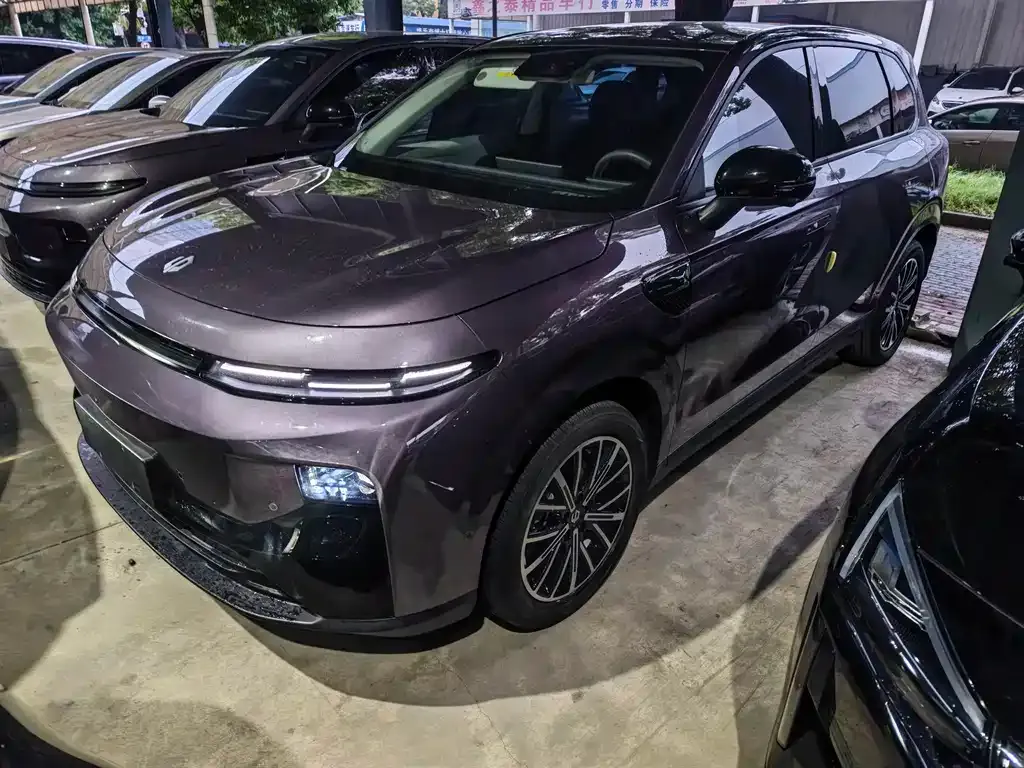 Leapmotor B10