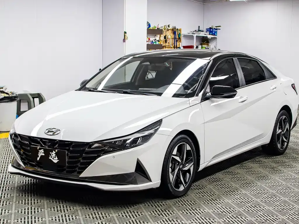 Hyundai Elantra — фото 1