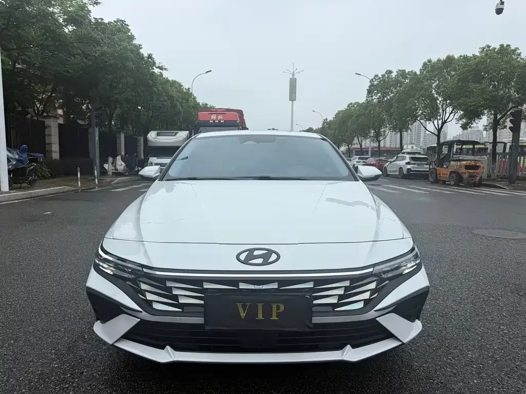 Hyundai Elantra — фото 4