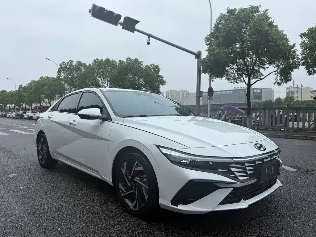 Hyundai Elantra — фото 3