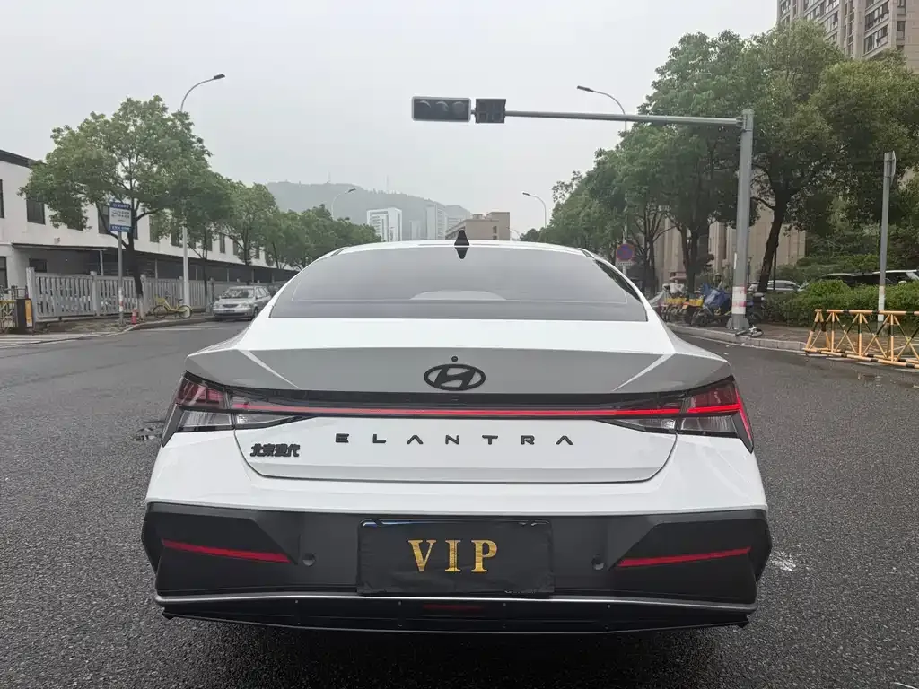 Hyundai Elantra — фото 2