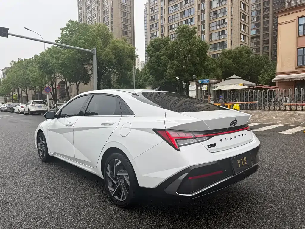 Hyundai Elantra — фото 9