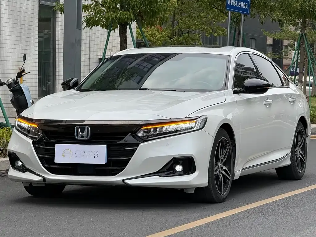 Honda Accord — фото 1