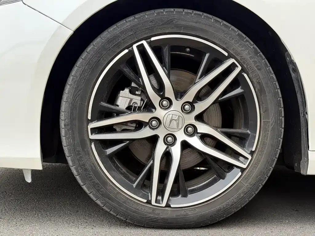 Honda Accord — фото 9