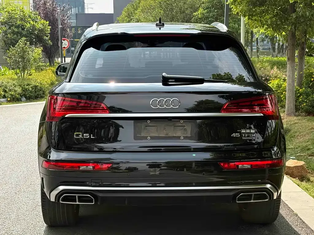 Audi Q5L — фото 8