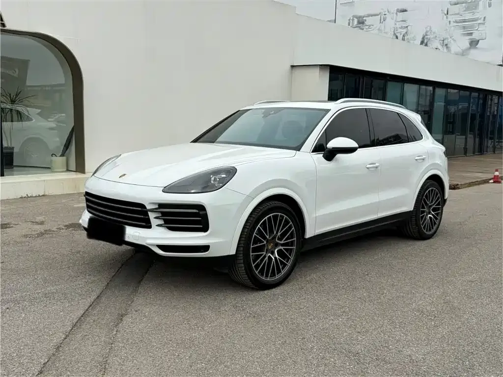 Porsche Cayenne — фото 1