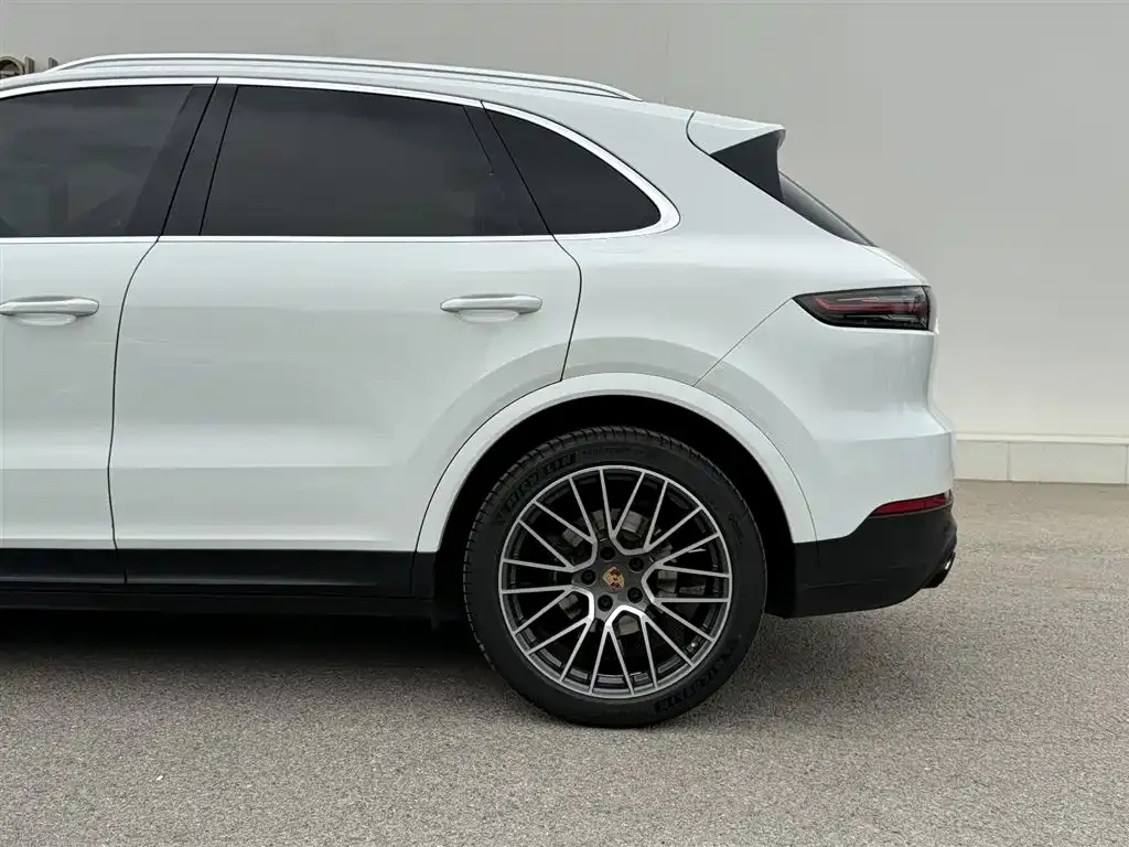 Porsche Cayenne — фото 9