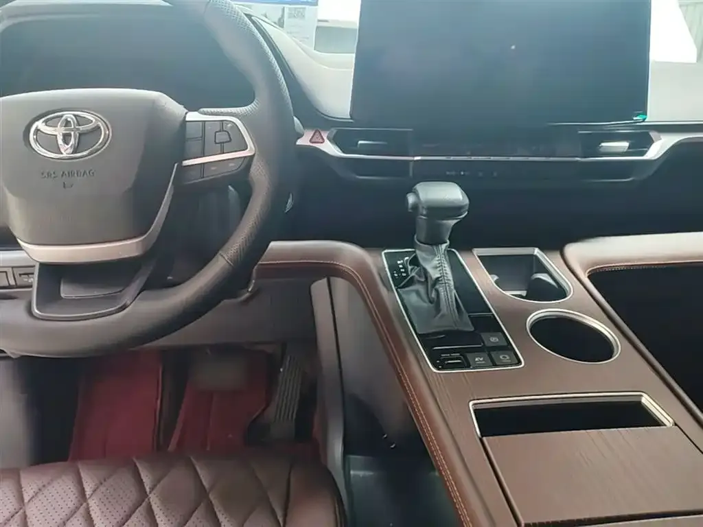 Toyota Granvia — фото 2