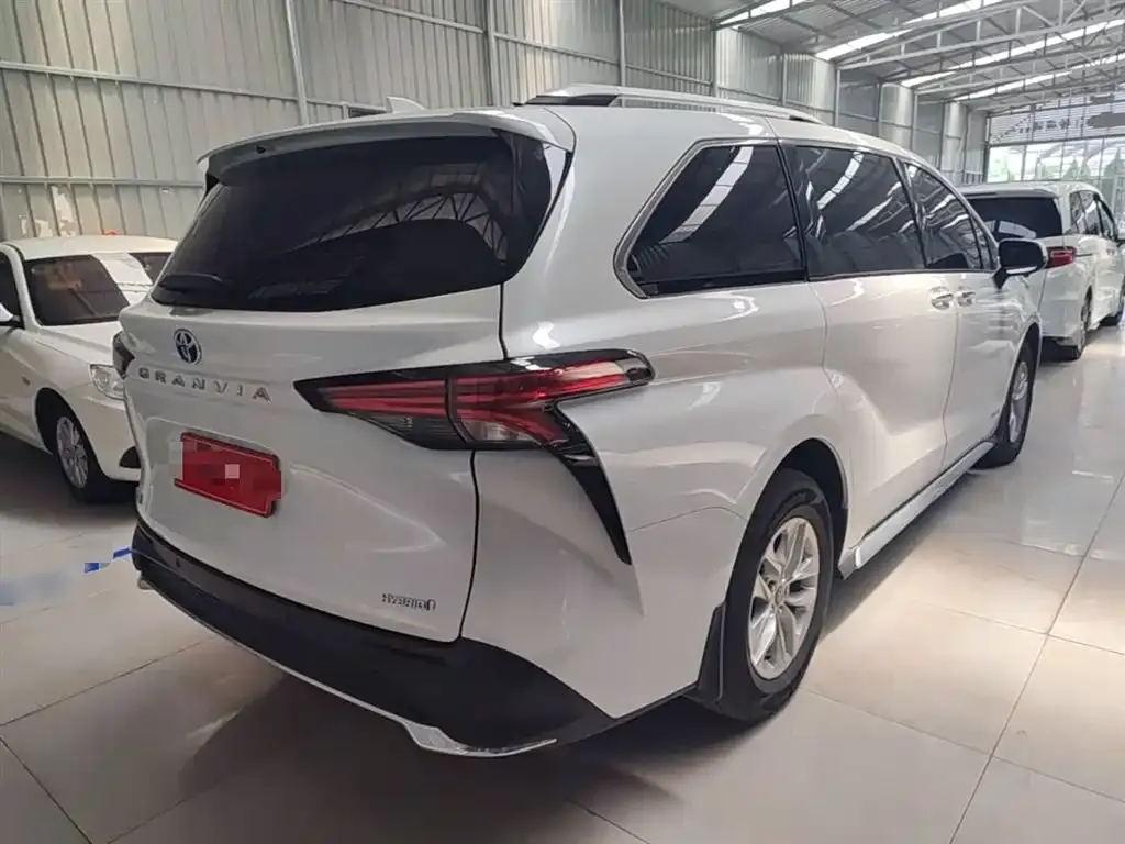 Toyota Granvia — фото 5