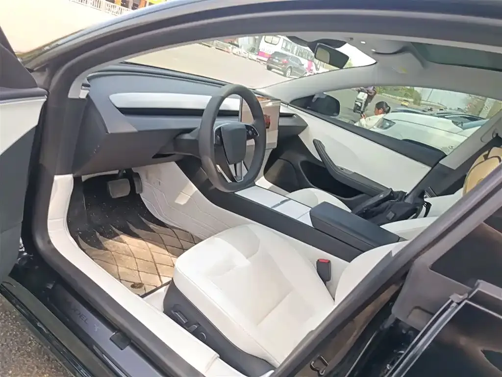 Tesla Model 3 — фото 10