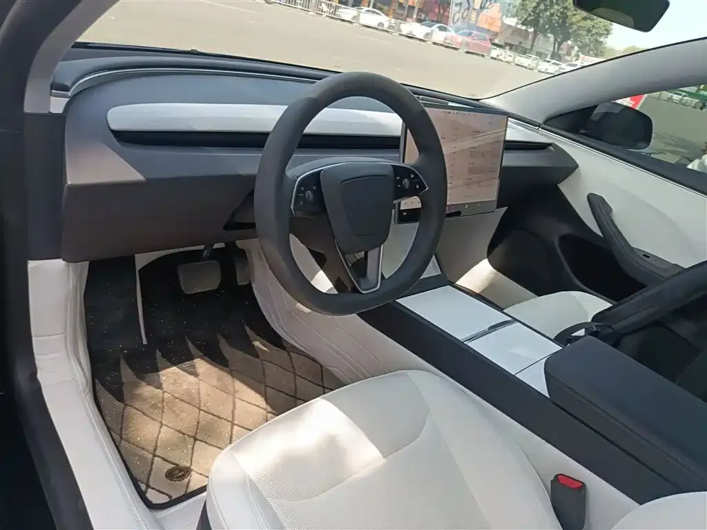 Tesla Model 3 — фото 7