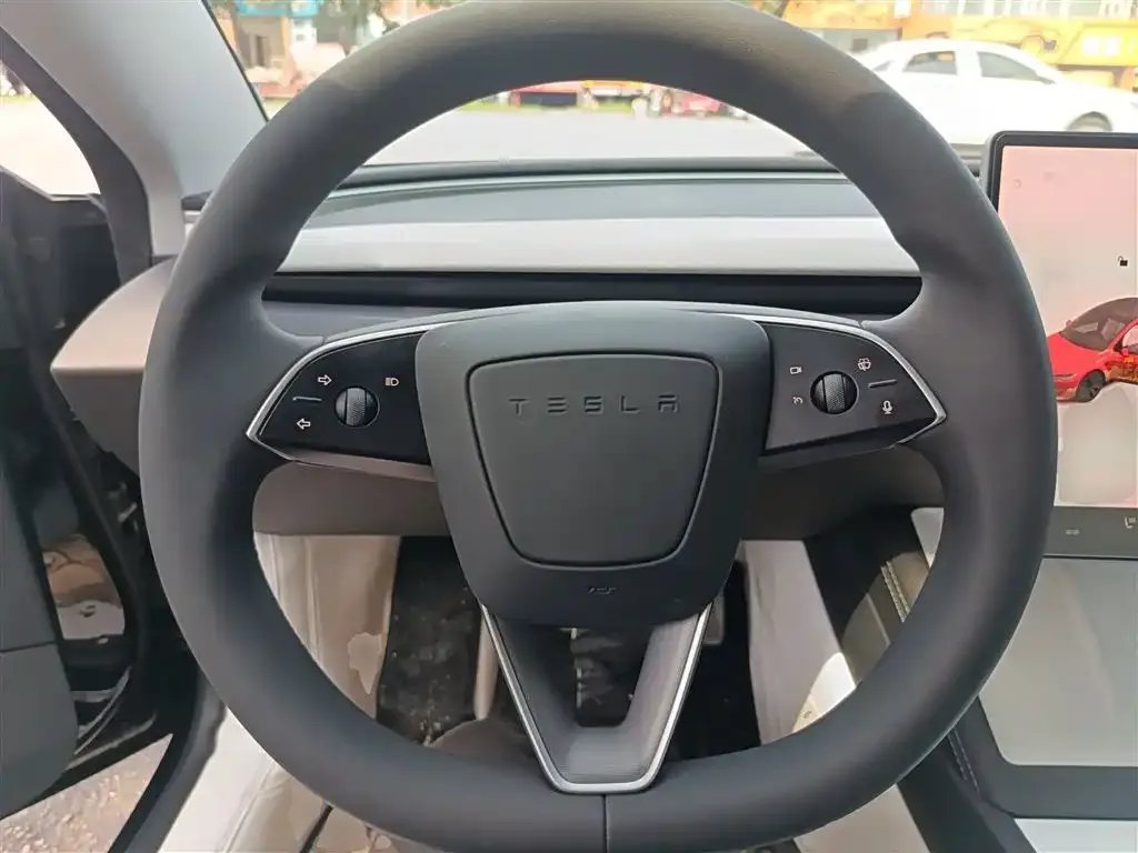 Tesla Model 3 — фото 5