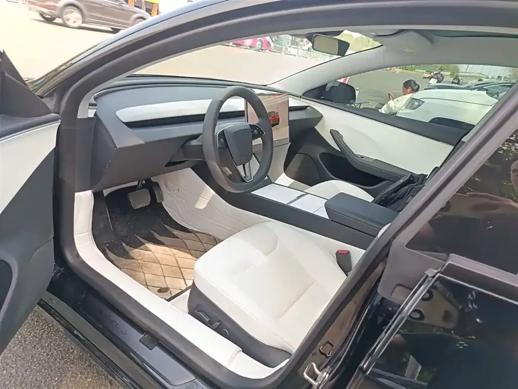 Tesla Model 3 — фото 8