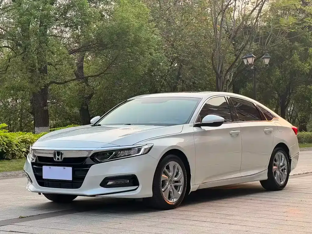 Honda Accord — фото 1