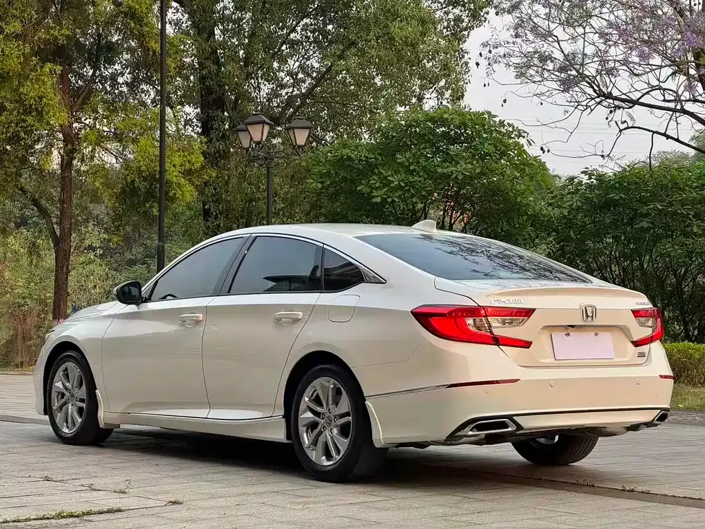 Honda Accord — фото 7