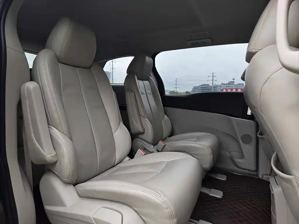 Buick GL8 2023 из CN, фото 2