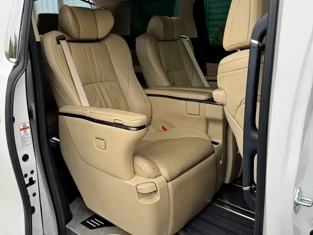 Toyota Vellfire 2022 из CN, фото 3