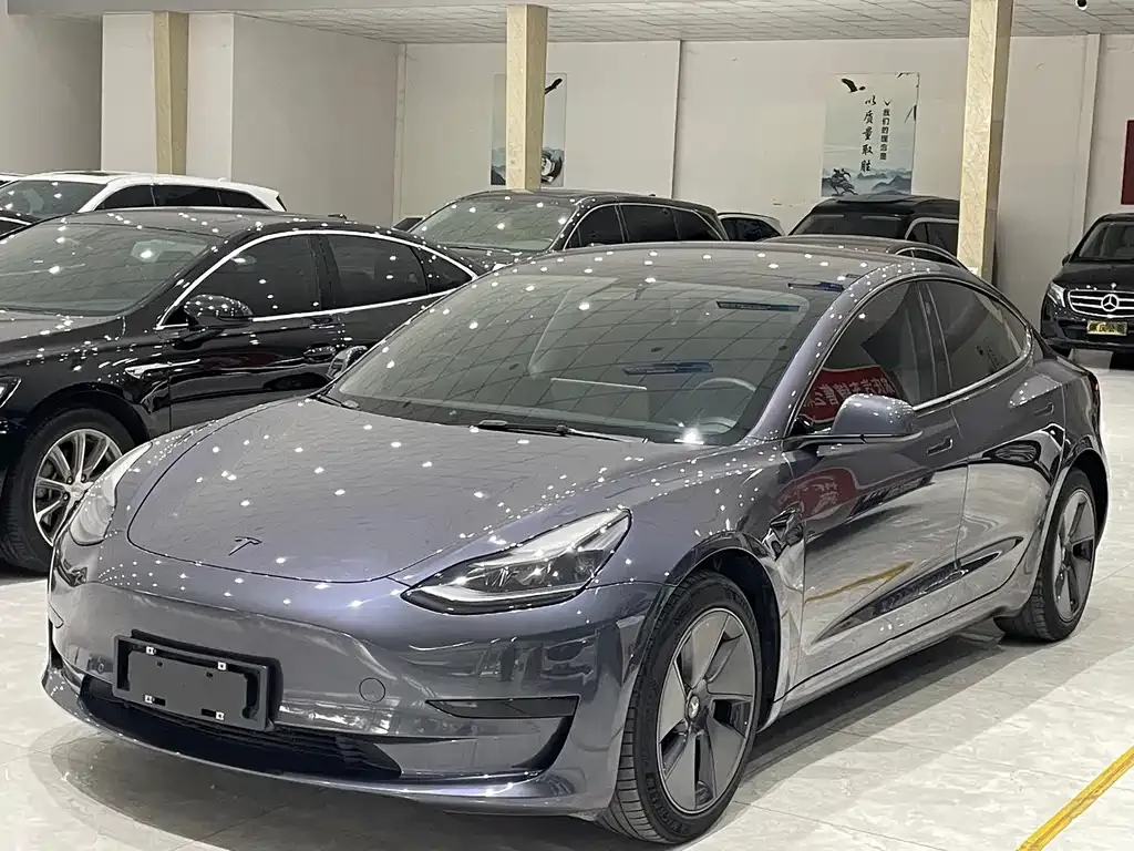 Tesla Model Y — фото 1