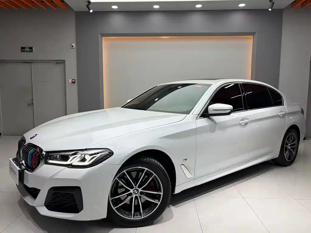 BMW 5 Series — фото 1