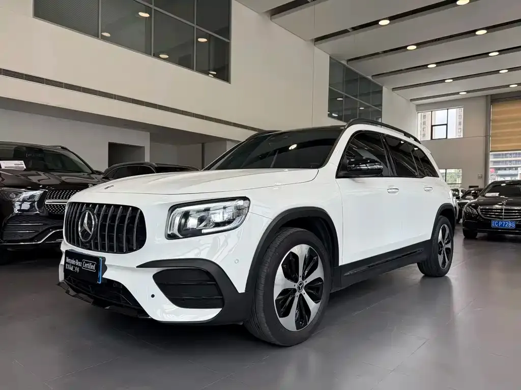 Mercedes-Benz GLB — фото 1