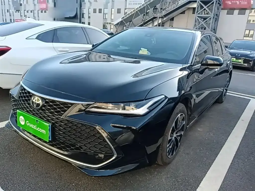 Toyota Avalon — фото 1