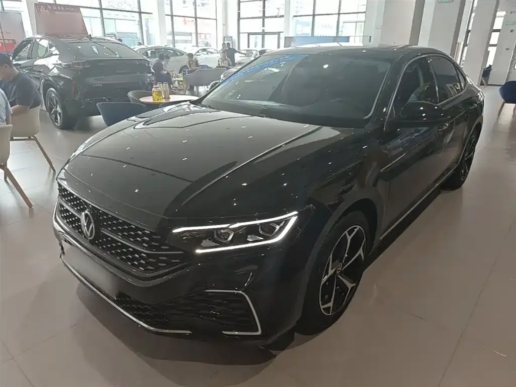 Volkswagen Passat — фото 1