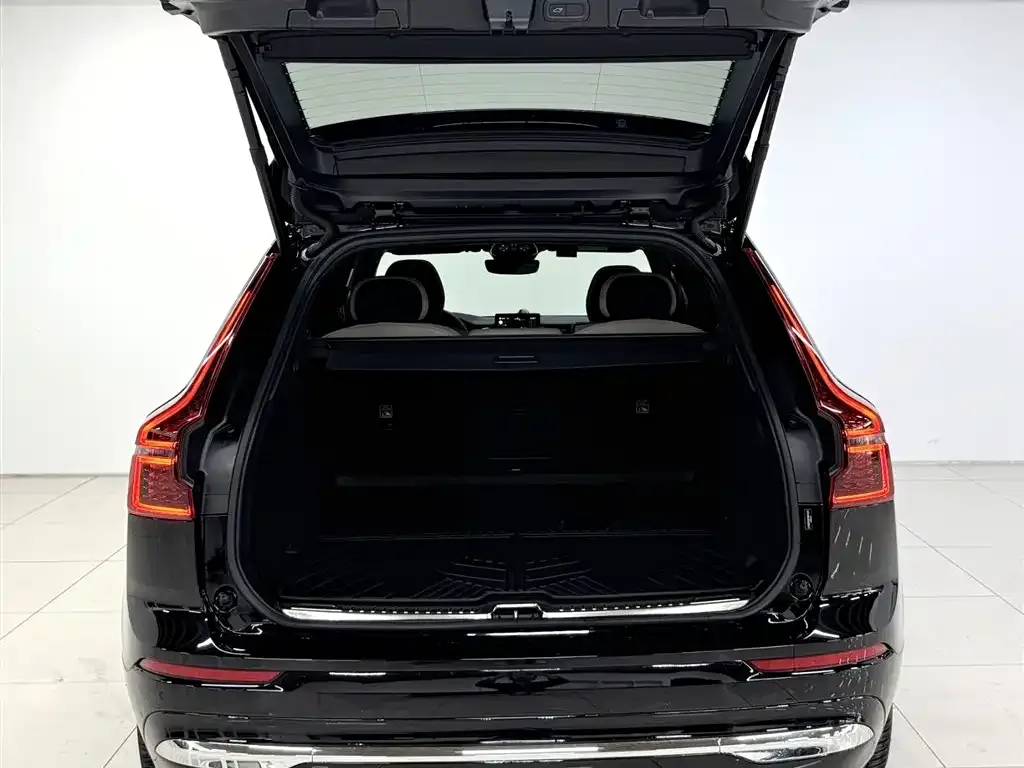 Volvo XC60 — фото 6