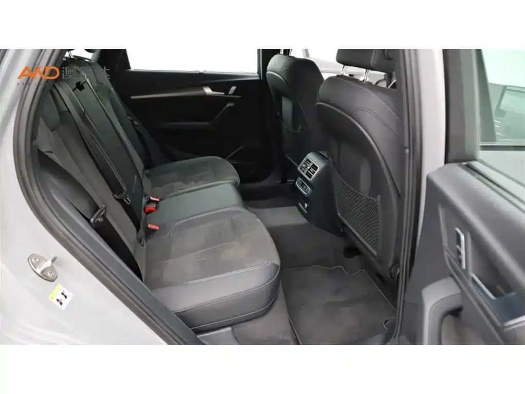 Audi Q5L Sportback — фото 7
