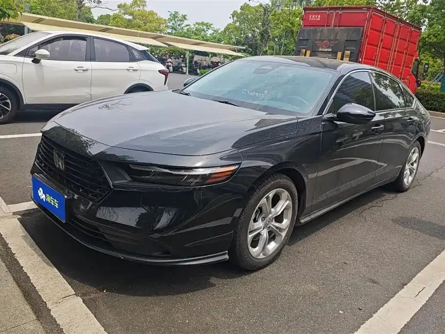 Honda Accord — фото 1