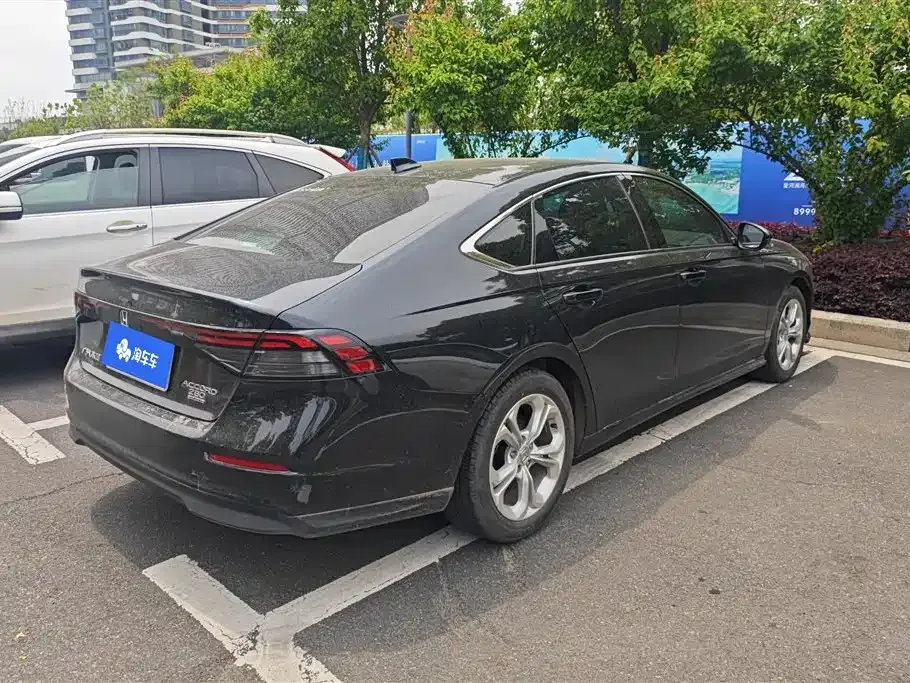 Honda Accord — фото 10