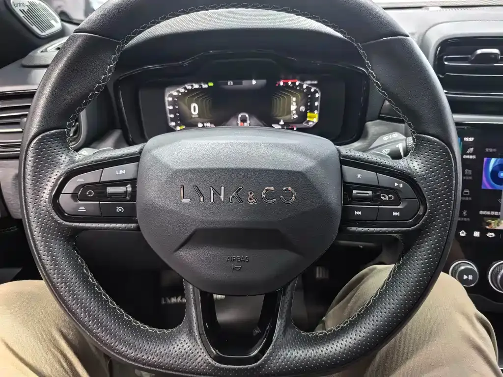 Lynk & Co 02 Hatchback 2022 из CN, фото 4