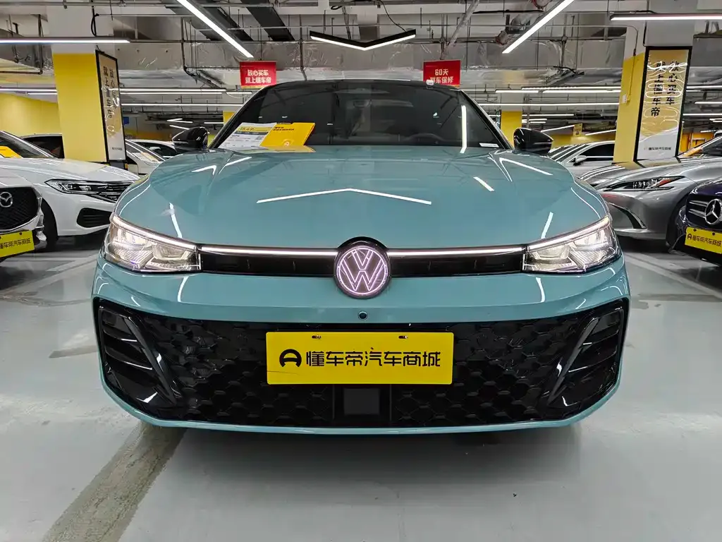 Volkswagen Passat — фото 1
