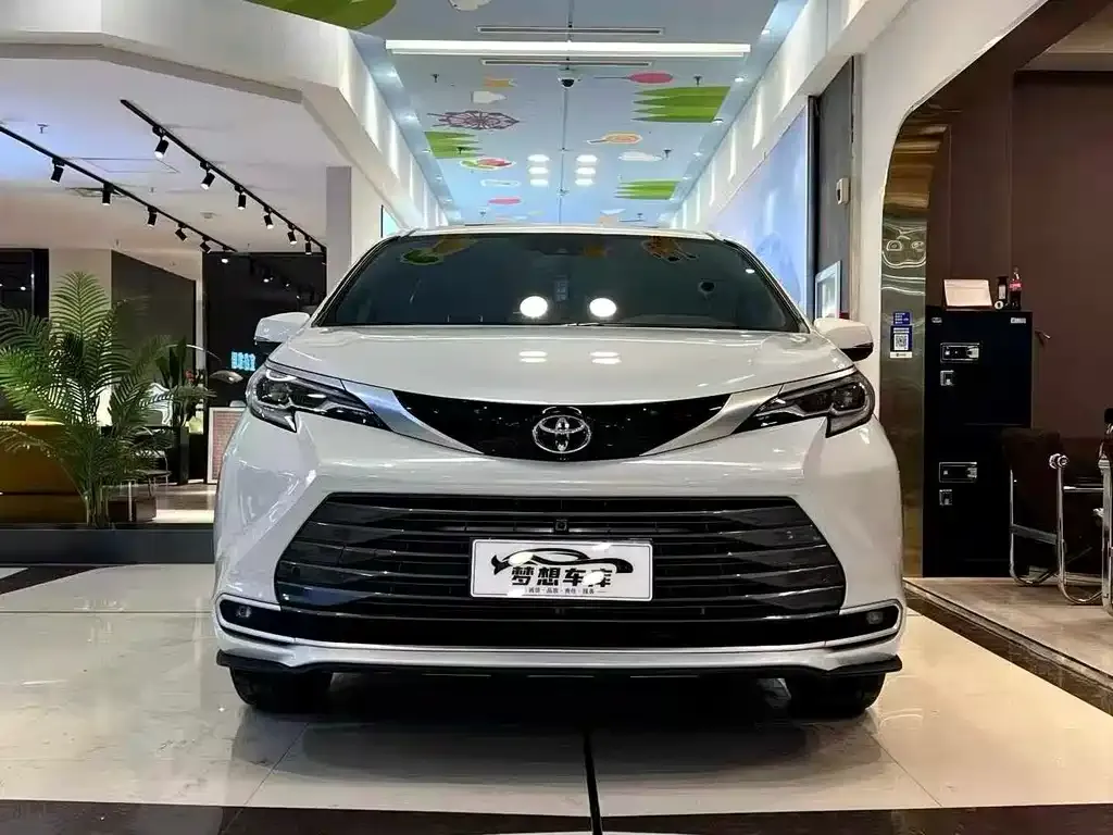 Toyota Sienna — фото 2