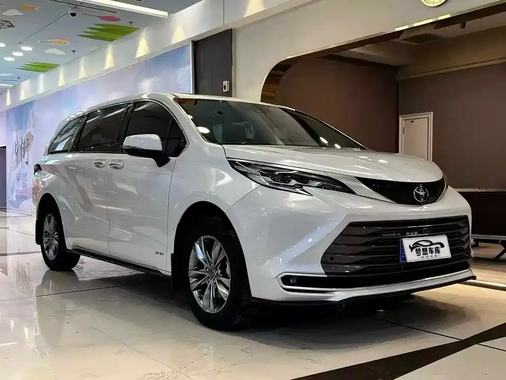 Toyota Sienna — фото 7