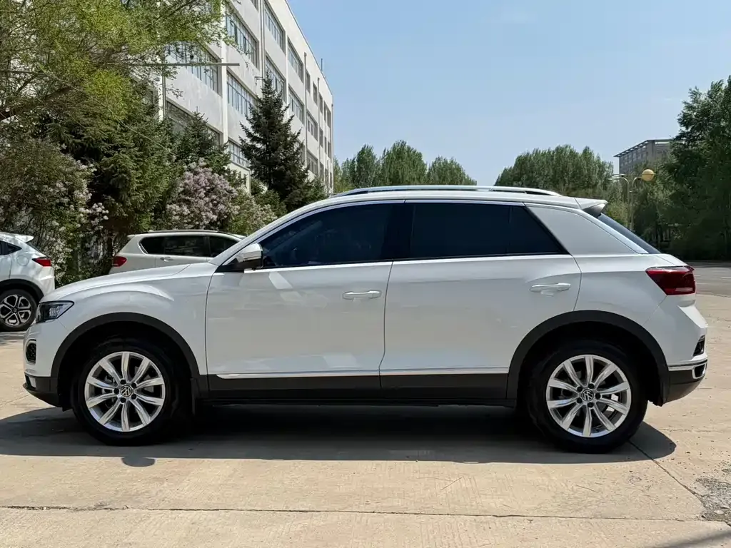 Volkswagen T-Roc — фото 10