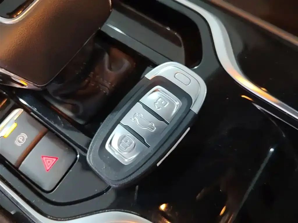 Hongqi E-QM5 — фото 4