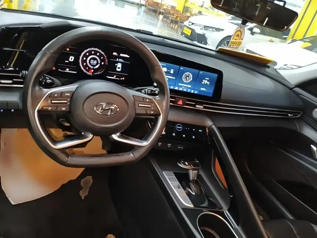 Hyundai Elantra 2022 из CN, фото 10