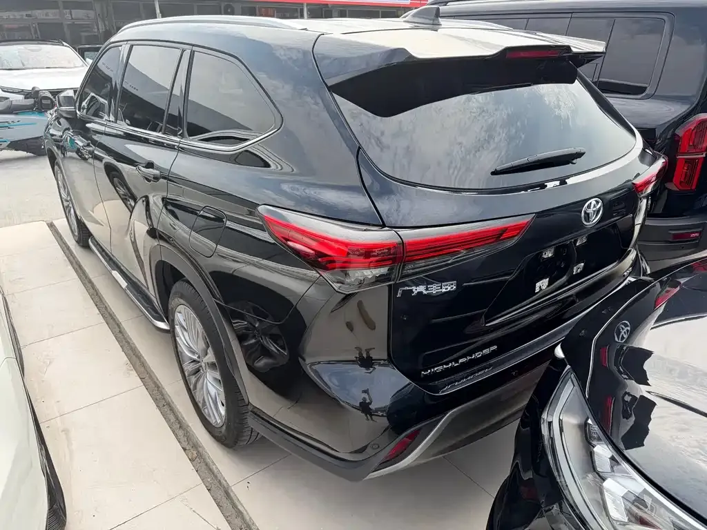 Toyota Highlander — фото 7