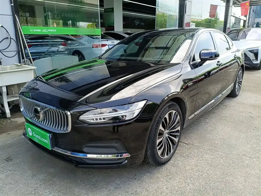 Volvo S90 — фото 1