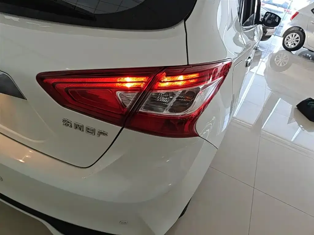 Nissan Tiida 2022 из CN, фото 2