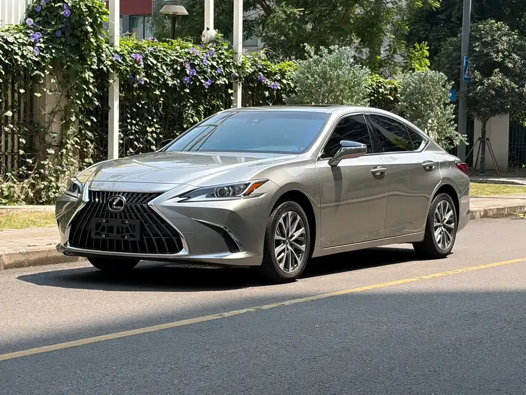 Lexus ES — фото 1
