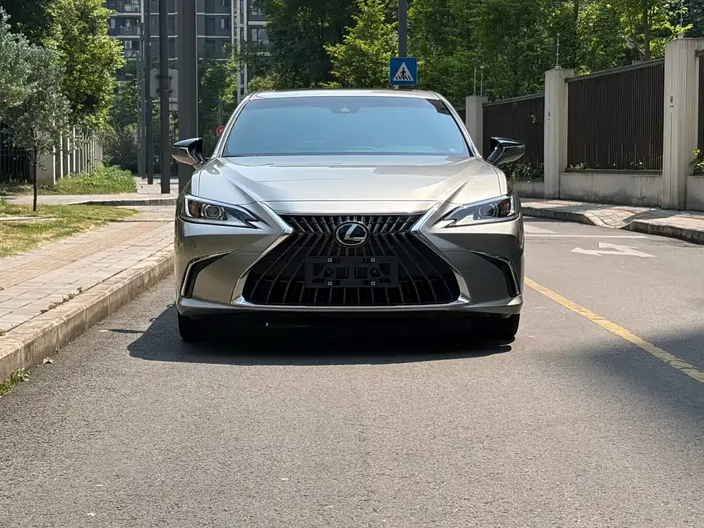 Lexus ES — фото 10