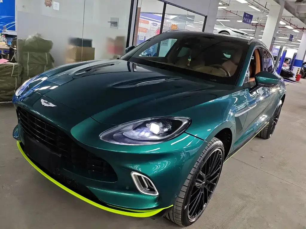 Aston Martin DBX — фото 1