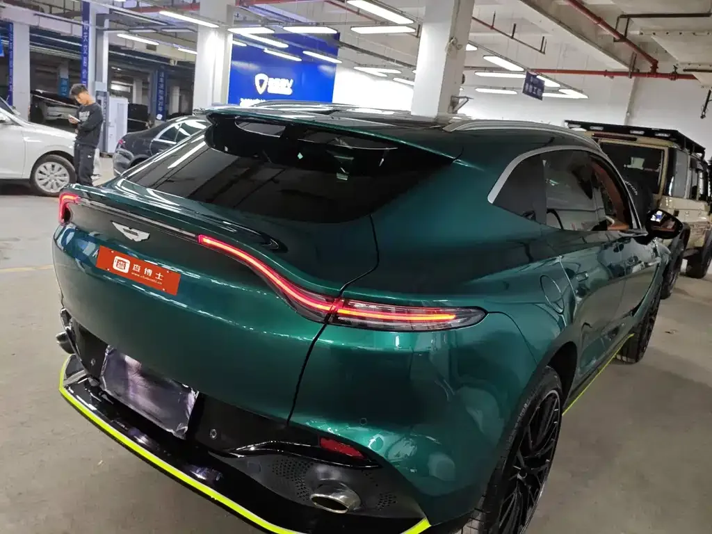Aston Martin DBX — фото 2