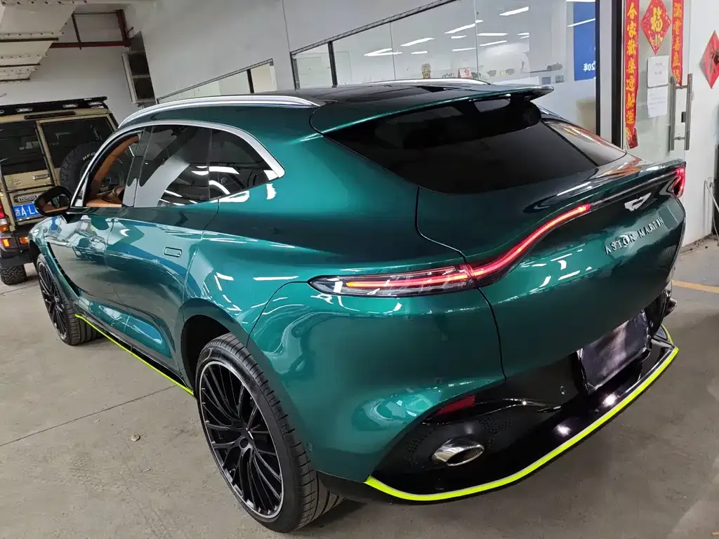 Aston Martin DBX — фото 8