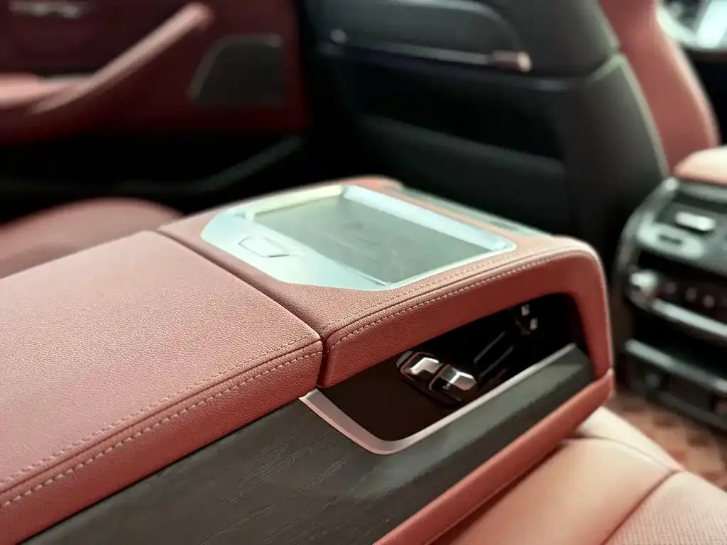 BMW 5 Series — фото 10