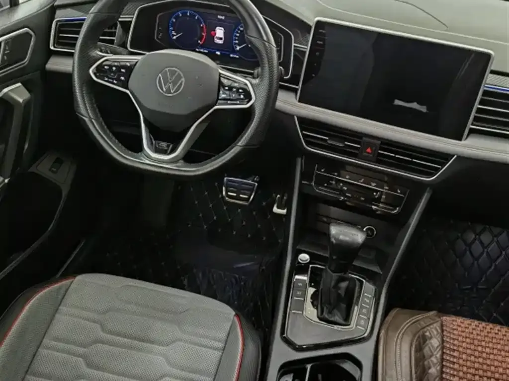 Volkswagen Tiguan L — фото 4