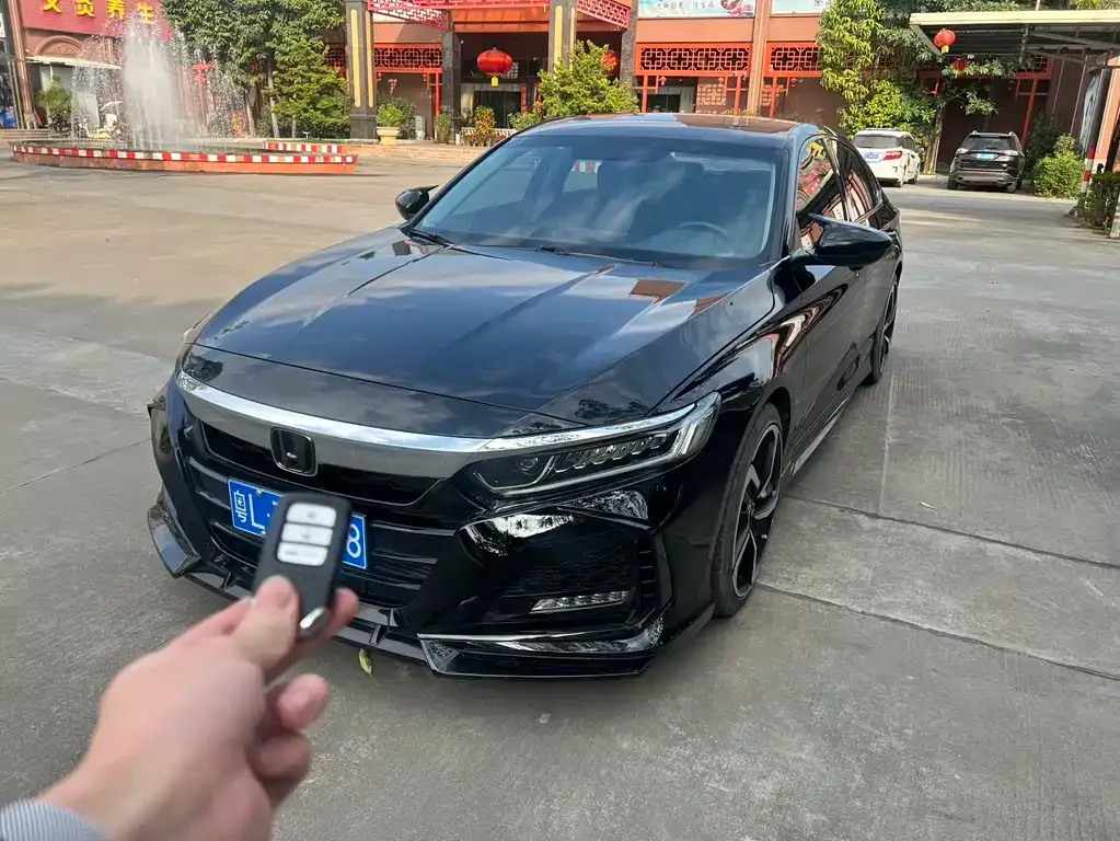 Honda Accord — фото 1