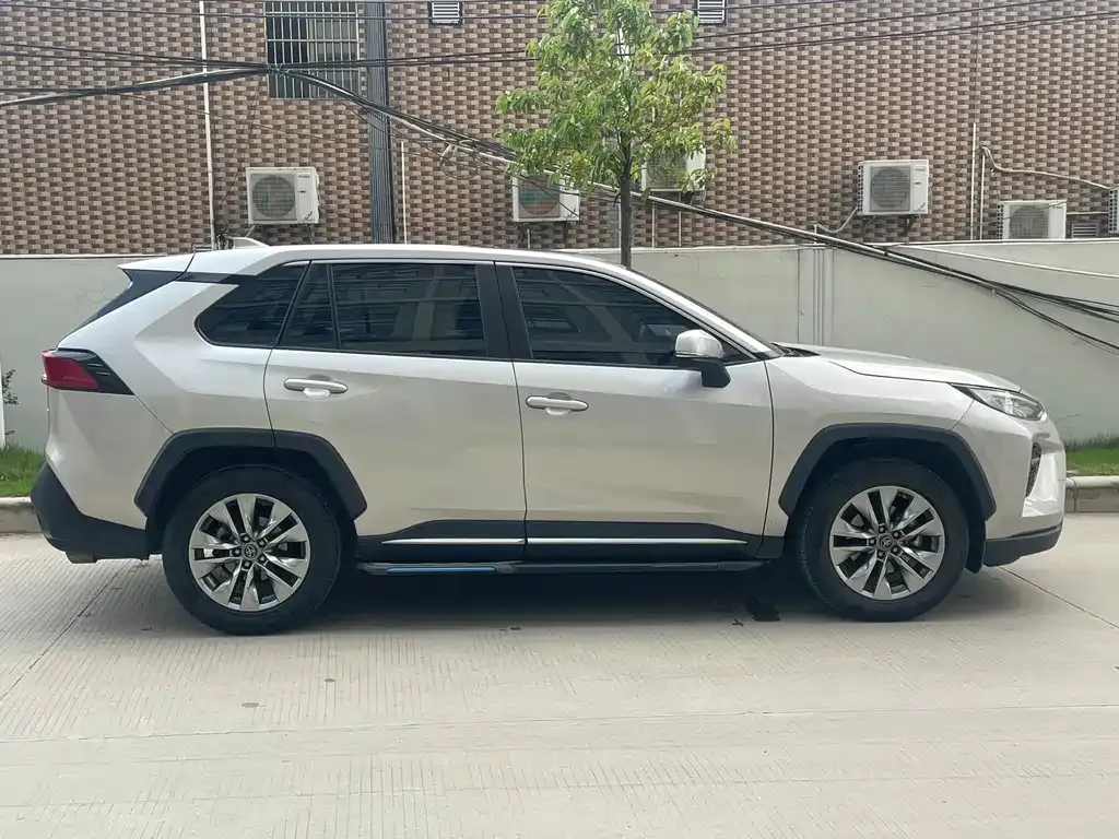 Toyota Wildlander — фото 10