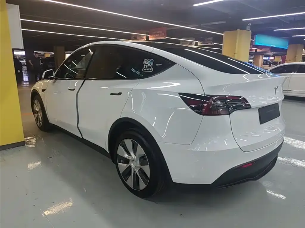 Tesla Model Y — фото 4